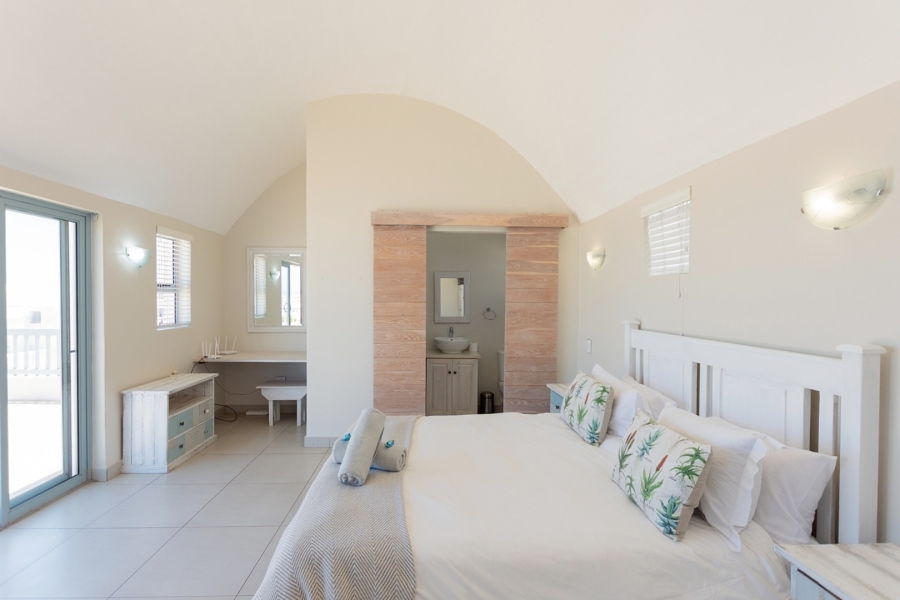 5 Bedroom Property for Sale in Paradise Beach Western Cape